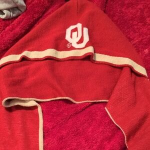 Forever Collectibles Red and Cream Knit Hat